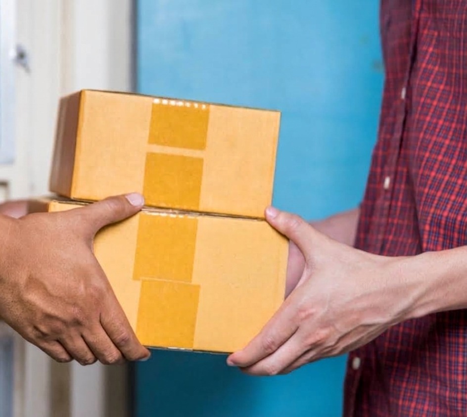 Paket wird an den Kunden übergeben